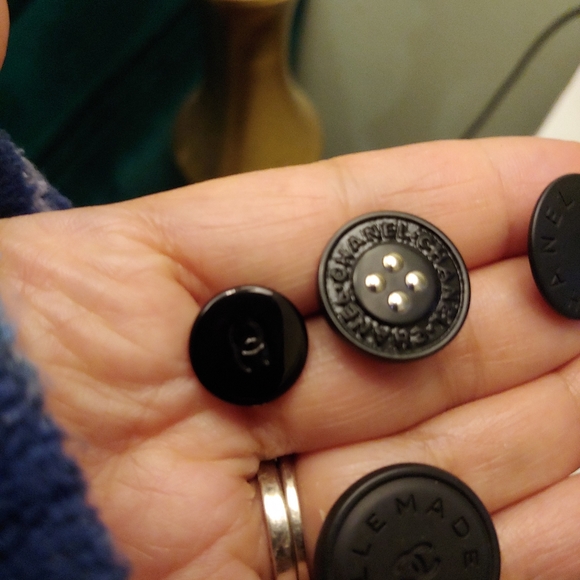 Authentic Chanel Buttons - Picture 4 of 12